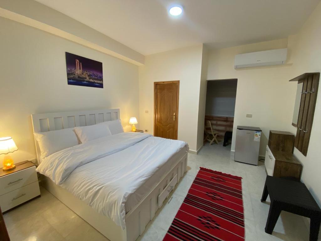 Rose City Inn Wadi Musa Exterior photo